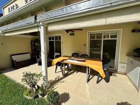 Casa en Venta con 4 cocheras