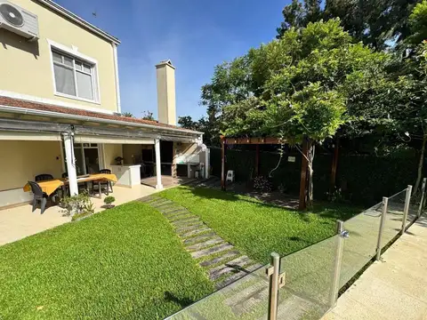 Casa 4 ambientes con 3 baños