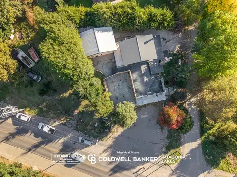 Local comercial sobre Av. Bustillo   2 viviendas con ingreso independiente lote esquinal de 1.013 m²