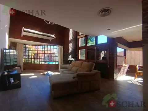 Casa 6 ambientes con 3 baños