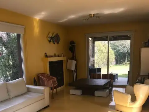 Casa en Alquiler con 1 cochera