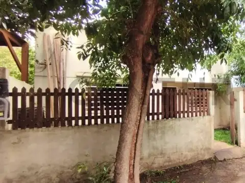 Casa en Venta a reciclar o demoler en Villa Elisa