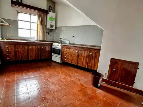 Avenida Hipólito Yrigoyen 2800