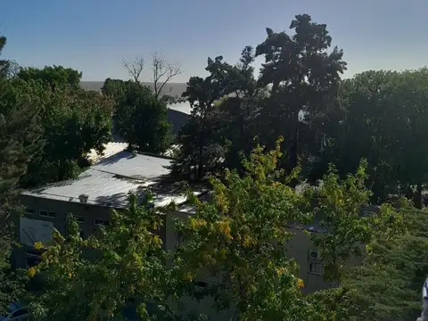 EXC DEPTO DE 4 AMB C/BALCON EN EL BAJO VTE LOPEZ