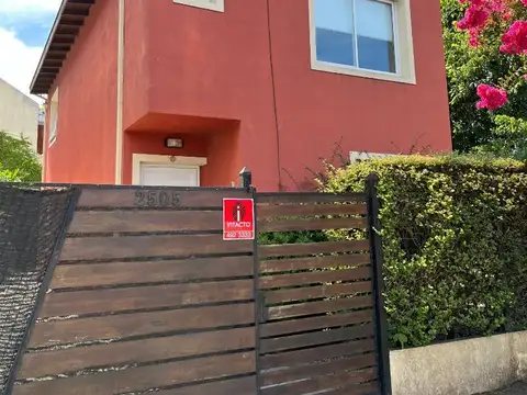 COMODA CASA DE 3 DORMITORIOS EN CHAUVIN CON PISCINA -
