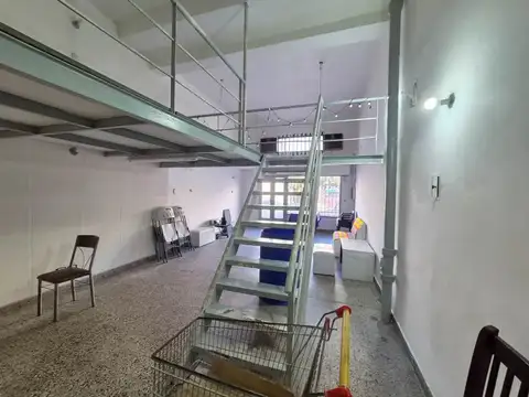 Alquiler local comercial con entrepiso Mataderos