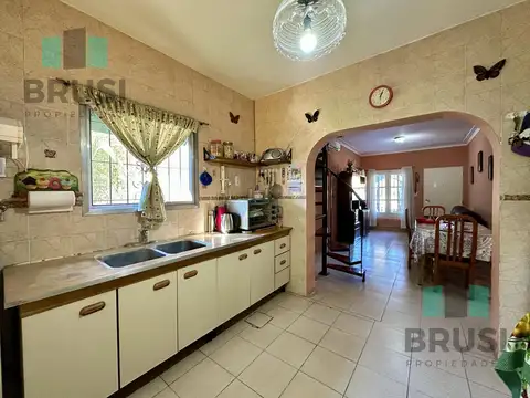Casa 6 ambientes con 3 baños