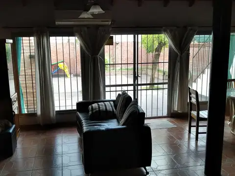 Casa en Venta en Caseros, USD 102.000