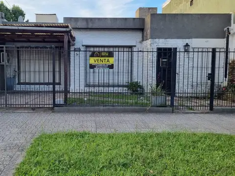 Casa en Venta con 2 Dormitorios+Depto 2 Ambientes + Cochera + Piscina con Solarium + Quincho