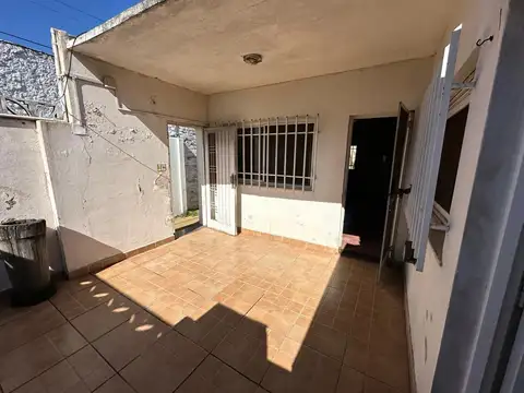 Depto Tipo Casa en Alquiler en Villa Sarmiento, $ 950.000