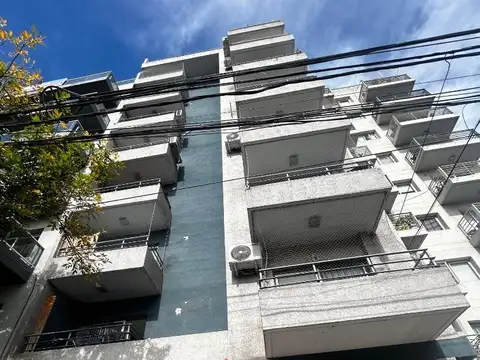 Monoambiente amplió al frente con balcón cochera fija cub