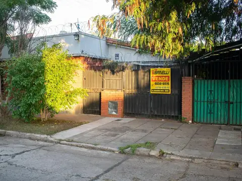 Casa de cuatro ambientes en venta en Haedo Sur