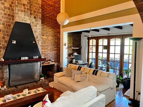 Casa 7 ambientes con 4 baños