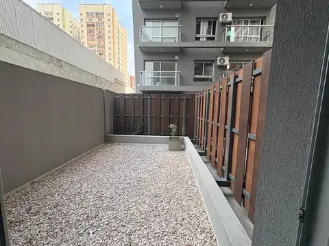 MONOAMBIENTE CON PATIO EN ALQUILER