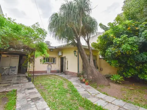 Casa en Venta de 4 Ambientes con Galpón
