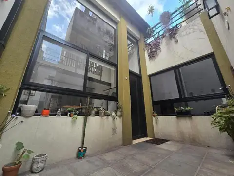 PH de 4 ambientes c/ 2 baños  patio y terraza c/parrilla