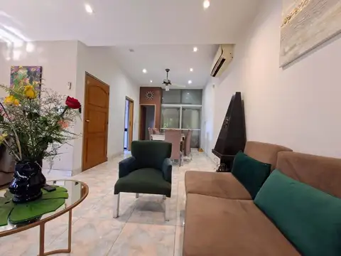 Casa en Venta con 3 cocheras