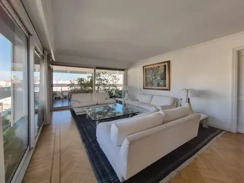 Departamento en Venta con 3 cocheras