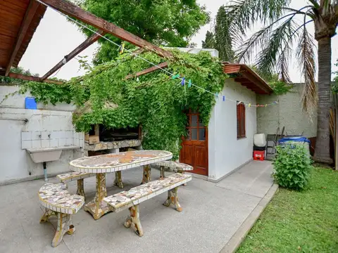 CASA EN VENTA EN LA PLATA DE 3 DORMITORIOS