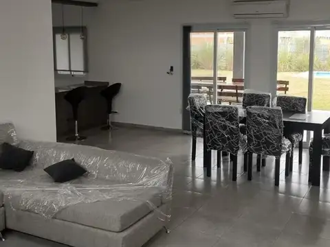Casa 4 ambientes con 1 baño