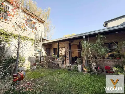 Casa en Venta con 2 cocheras