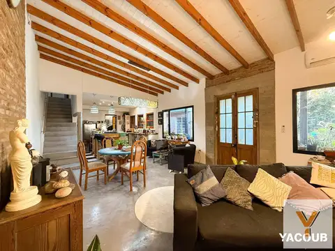 Casa en venta - 5 Dormitorios 3 Baños - Villa Elvira
