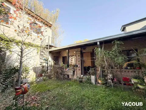 Casa en Venta con 2 cocheras