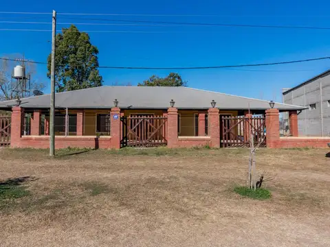 VENTA | PERMUTA - Casa - 2 Dormitorios - Villa Amelia