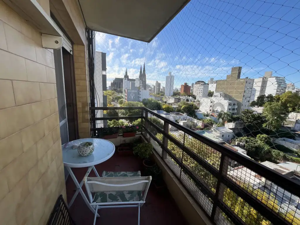 15 entre 57 y 56 1100, Piso 7