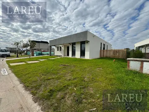 Santa Emilia, Pilar Del Este