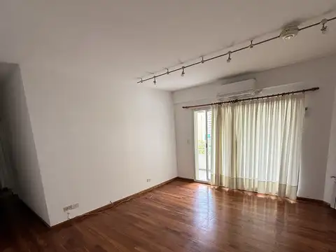 HERMOSO DEPARTAMENTO 3 AMBIENTES CON COCHERA.