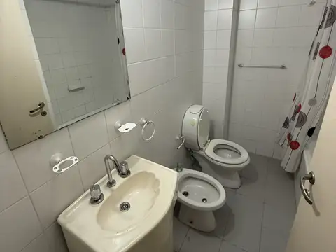 HERMOSO DEPARTAMENTO 3 AMBIENTES CON COCHERA.