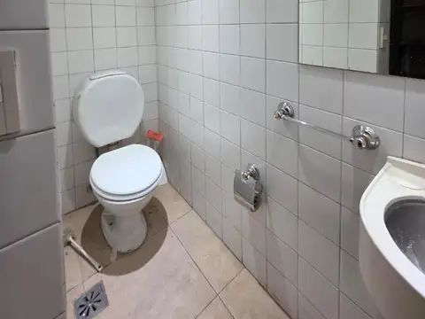 Local de 25 mt.subsuelo 4x3.Cocina.Baño.Persiana.S/ expensas