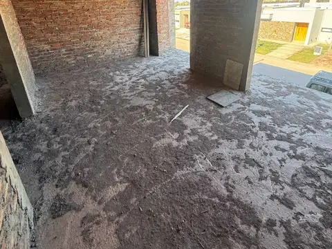 Casa en pozo 3 dormitorios B° privado Las Retamas