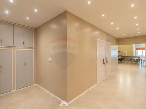 Alquiler local comercial 700 m² Brazo Oriental