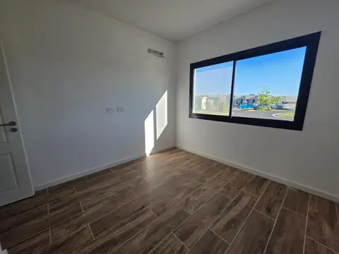 Casa en Venta en Pilar Del Este - Santa Elisa, USD 210.000