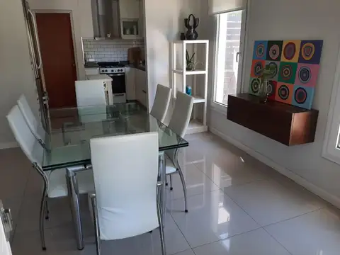 Casa 4 ambientes con 3 baños