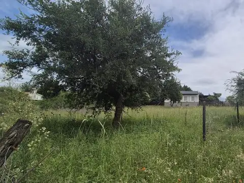 Lote Esquina en Villa Parque Siquiman con Vistas Increíbles al Lago y las Sierra