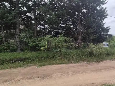 Lote Esquina en Villa Parque Siquiman con Vistas Increíbles al Lago y las Sierra