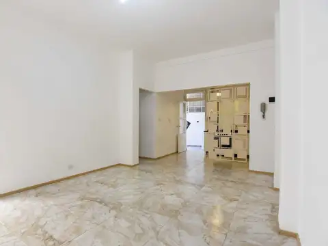 3 Ambientes en PBa con Amplio Living y Dos Patios