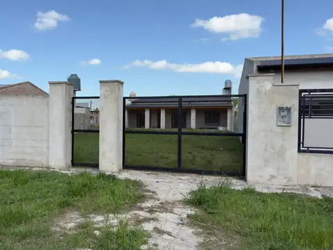 Casa 2 ambientes con 1 baño