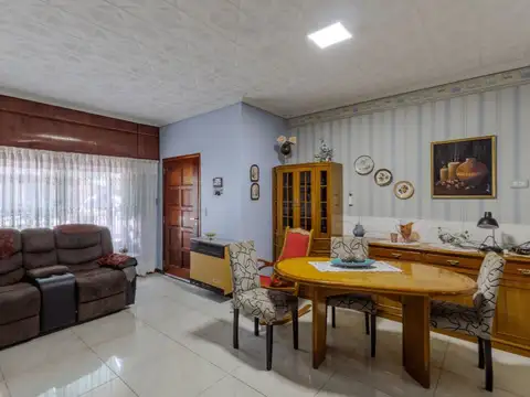 Depto Tipo Casa en Venta de 6 ambientes