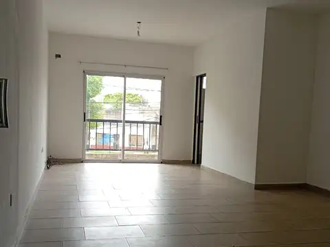 Depto Tipo Casa en Alquiler en Caseros, $ 390.000