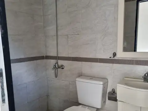 Depto Tipo Casa en Alquiler en Caseros, $ 380.000