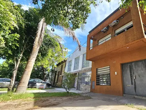 Casa en venta en Berisso con patio y cochera