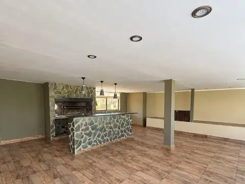 Casa 6 ambientes con 3 baños