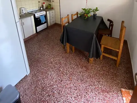 casa en venta, 2 plantas. planta alta mas 2 dptos. en pb. parque