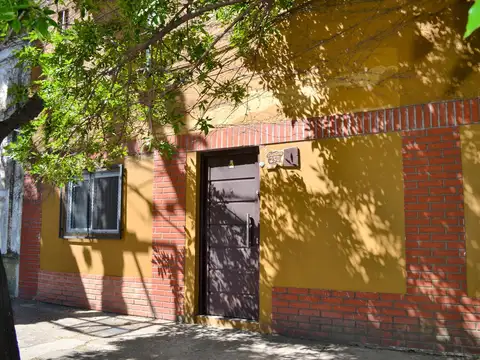 Casa 7 ambientes con 2 baños