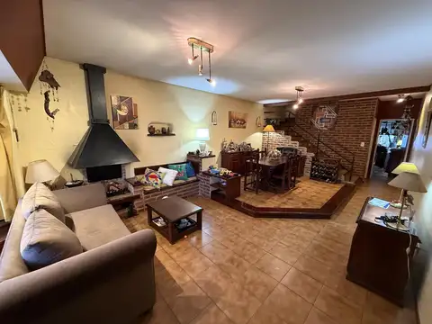 Casa 5 ambientes con 2 baños
