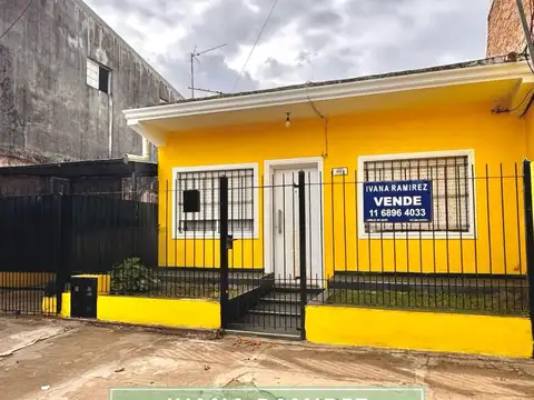 Casa En Venta 3 Amb. Lista Para Escriturar - Trujui, Moreno.